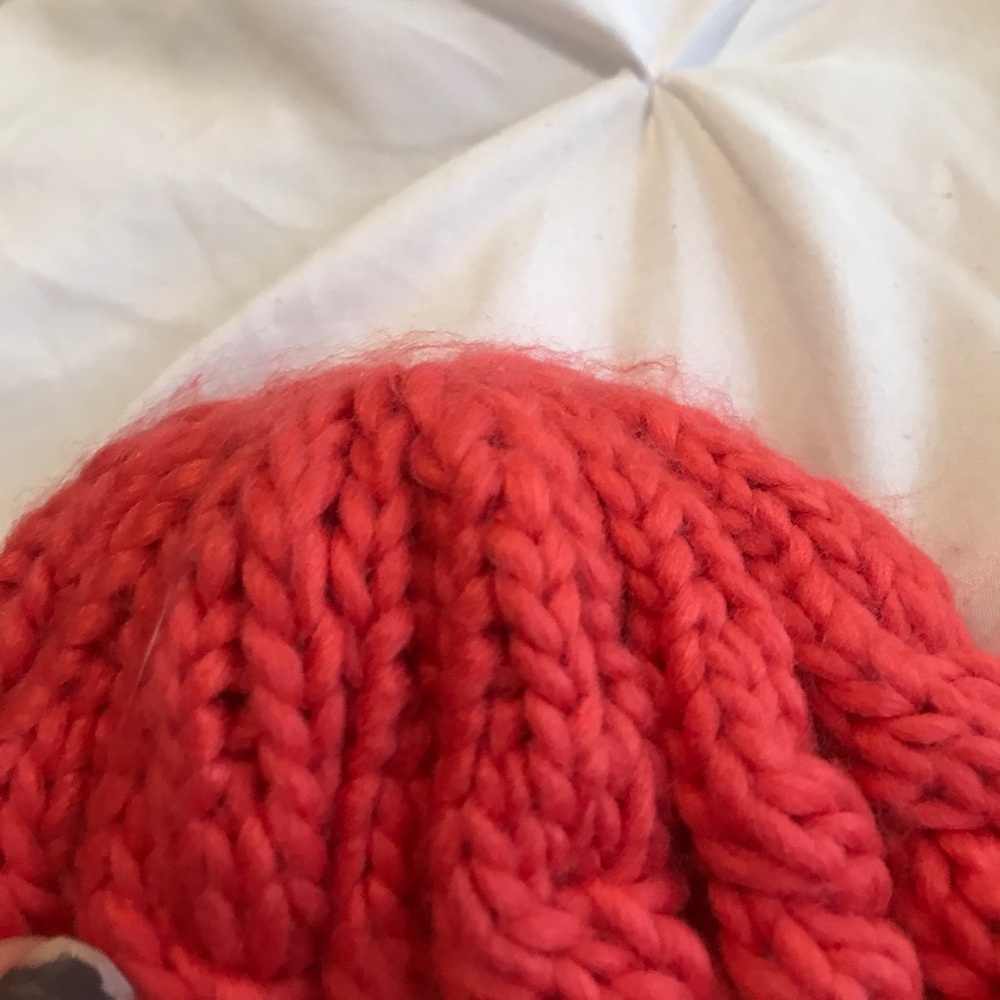 Gently worn Roxy beanie - Picture 3 of 4